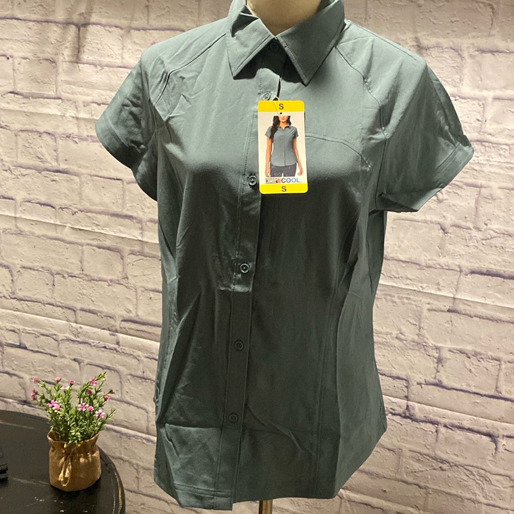 Nice lightweight women’s polo.